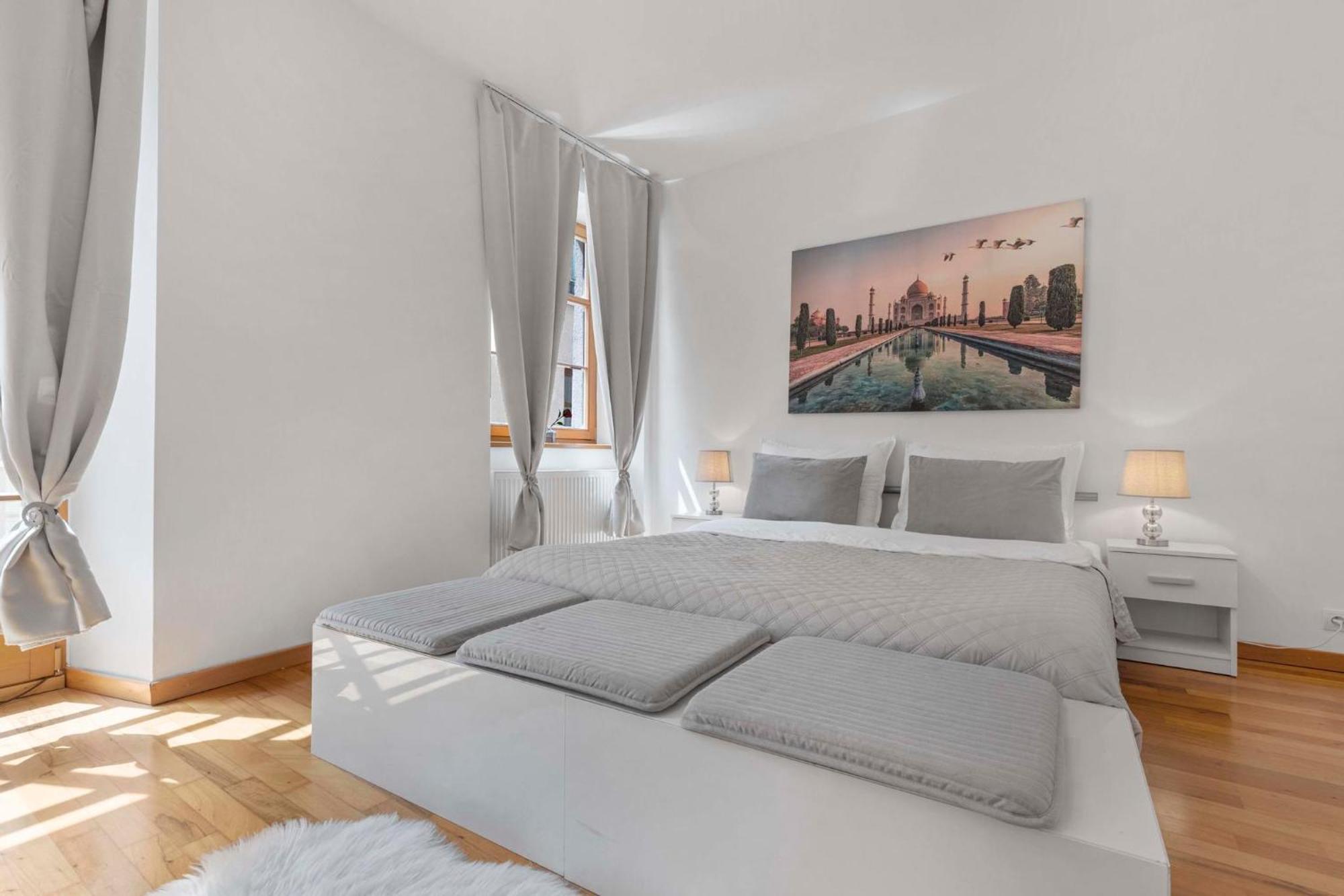 Charming Apartment In The Heart Of Bratislava Exterior photo